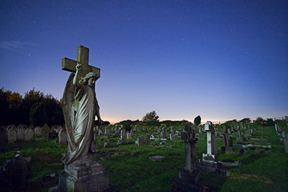 Angel Headstone, Night