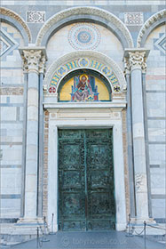 Door, Pisa