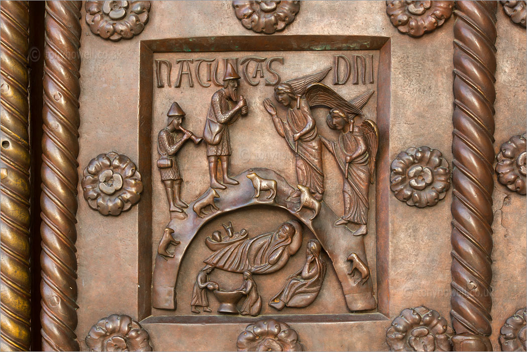 Portale di San Ranieri Door Detail, Duomo
