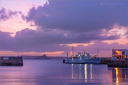 Scillonian-Ferry-St-Michaels-Mount-Dawn-Cornwall