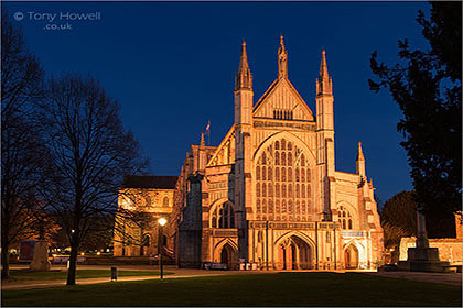 Winchester Cathedral, Night