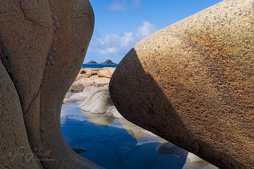 Porth Nanven, Granite Curves