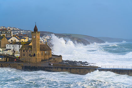 Porthleven-Waves-Storm-Cornwall