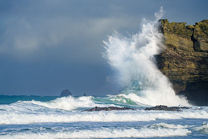 Wave-Crash-Portreath-Cornwall