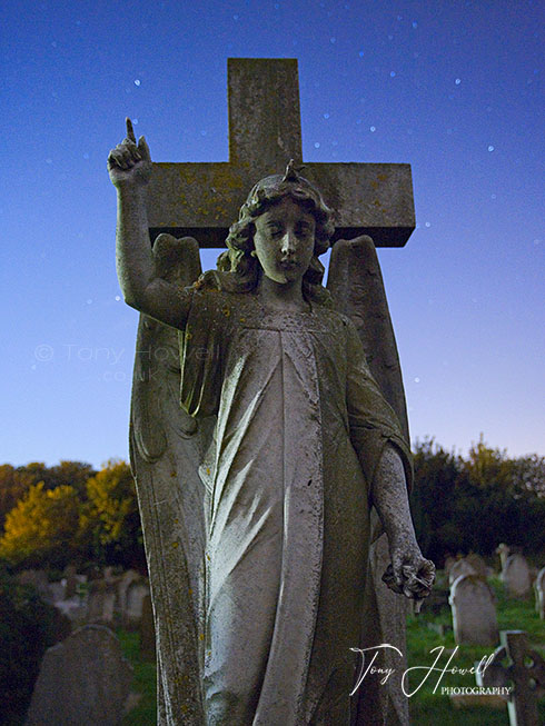 Angel Headstone, Stars