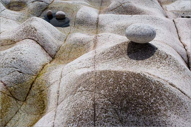 Balanced Pebble, Porth Nanven