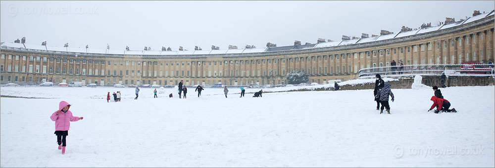 Bath, Royal Crescent, Children, Snow